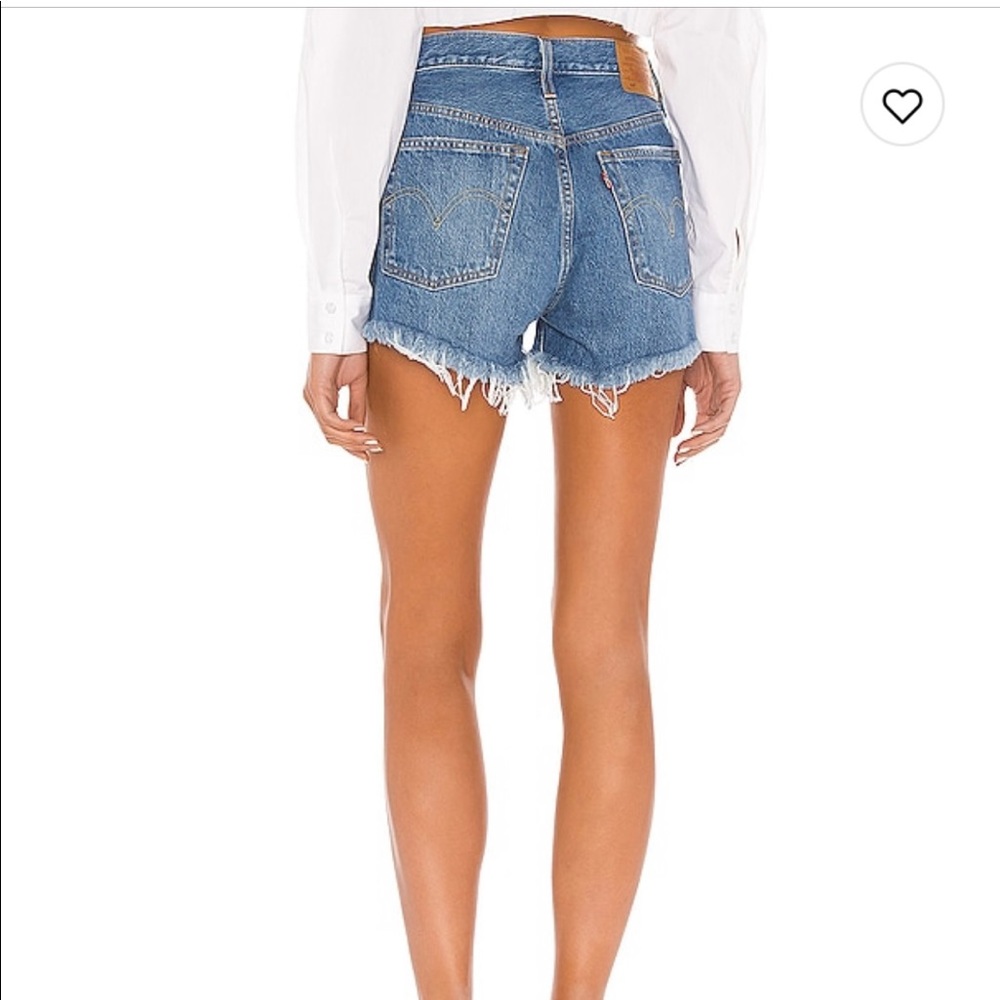 Levi’s 501 original short. Color Athens mid short. Size 27.